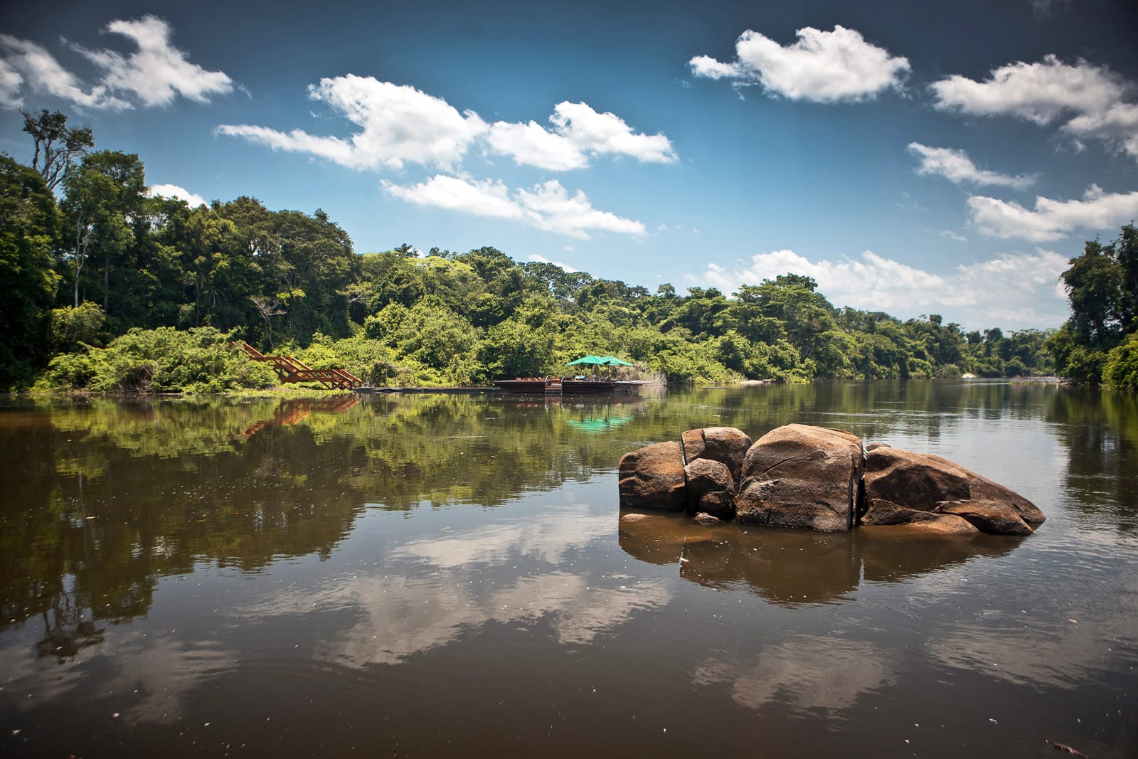 Brazilië Amazone Cristalino Lodge rivier