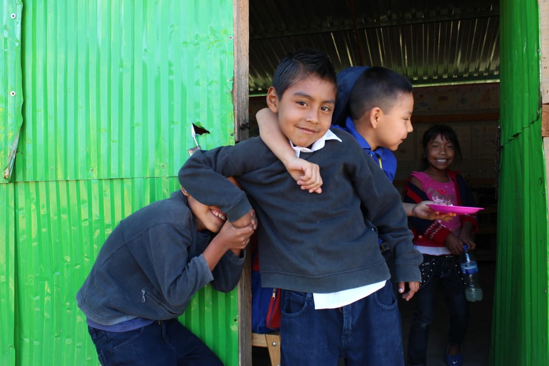 Mexico Oaxaca Hotel con Corazon spelende kinderen