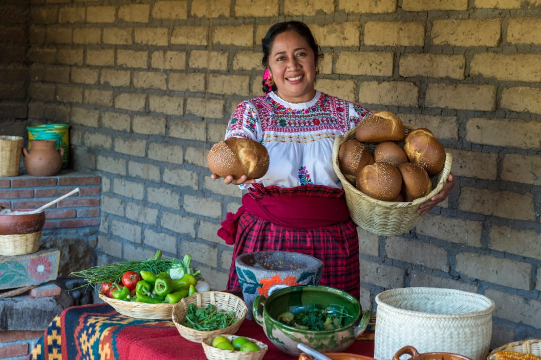Mexico Oaxaca lokale markt vrouw met brood