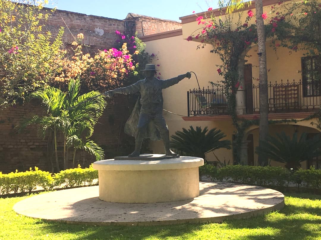 Mexico El Fuerte Zorro standbeeld in de tuin