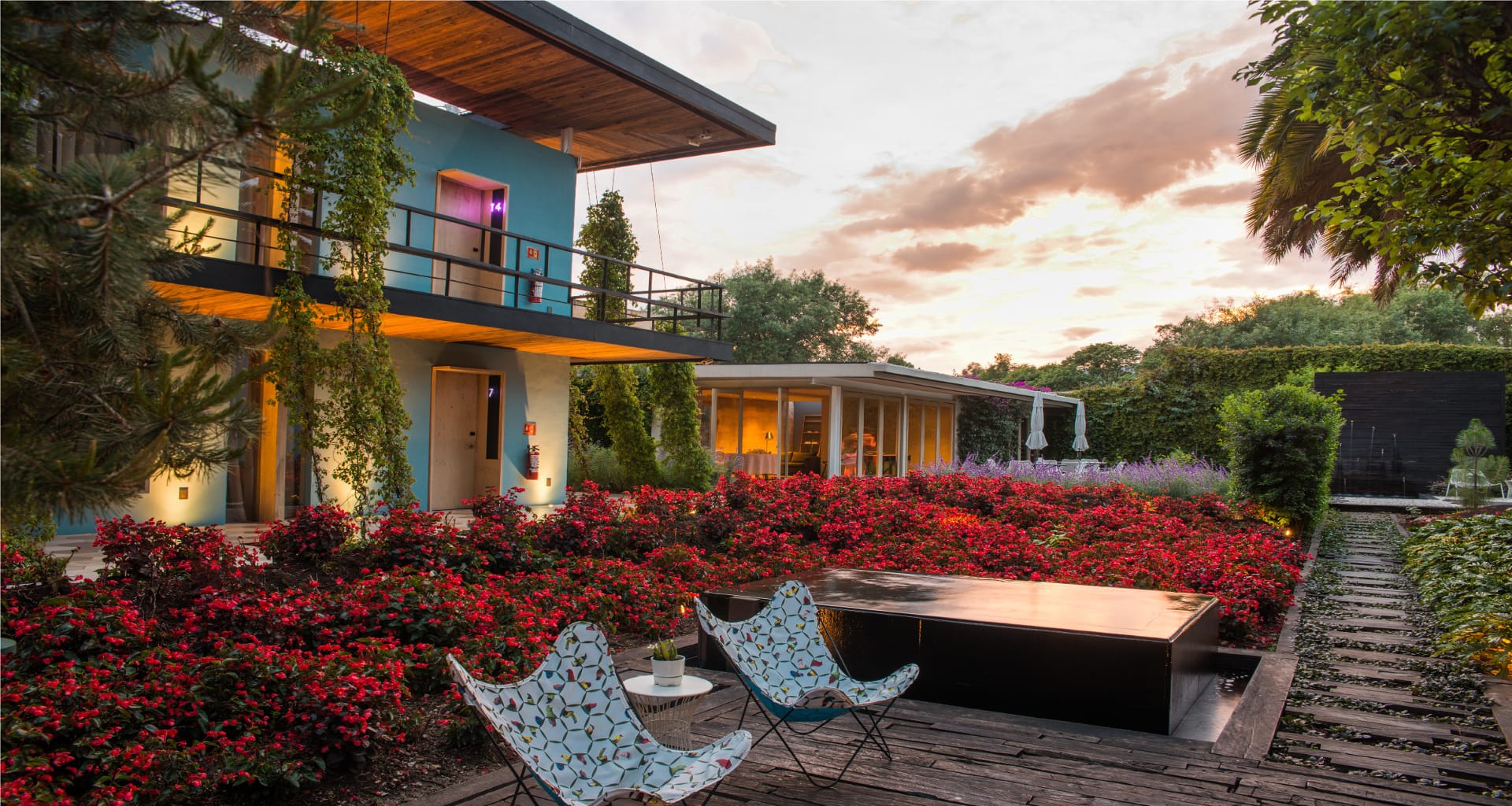 Mexico Hotel Bo ligstoelen in de tuin