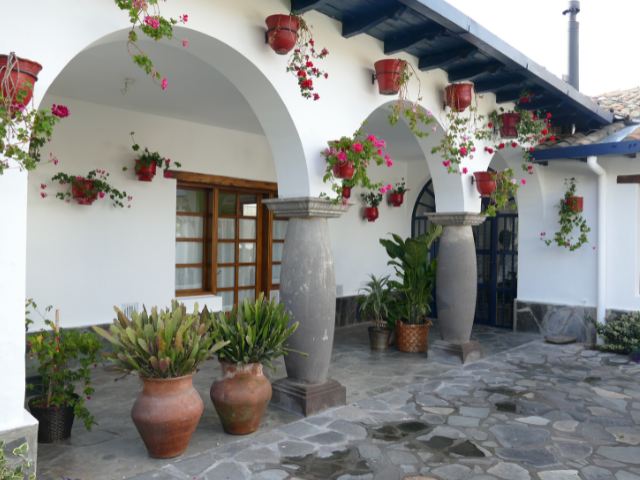Ecuador Hacienda Zuleta Patio