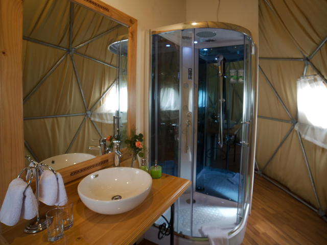 Peru EcoCamp badkamer