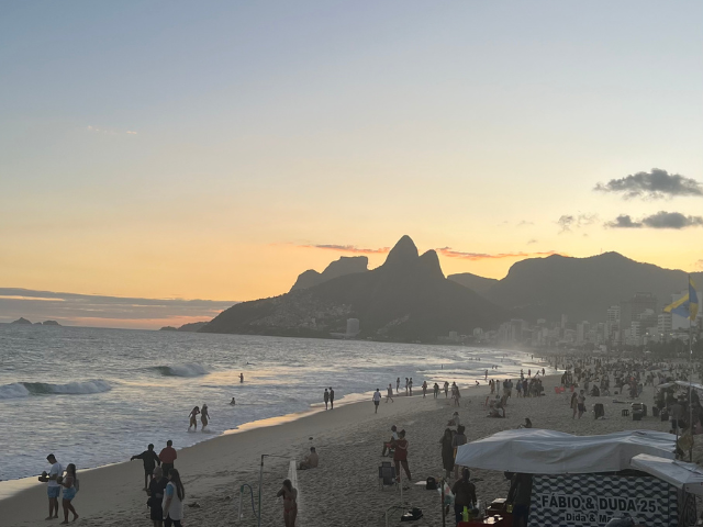 Brazilië Rio de Janeiro Arpoador strand zonsondergang