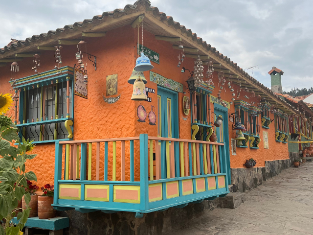 Colombia Boyaca Pueblito Boyacense oranje huisje