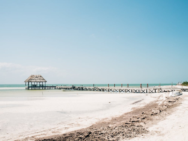 Mexico Isla Holbox strand met pier