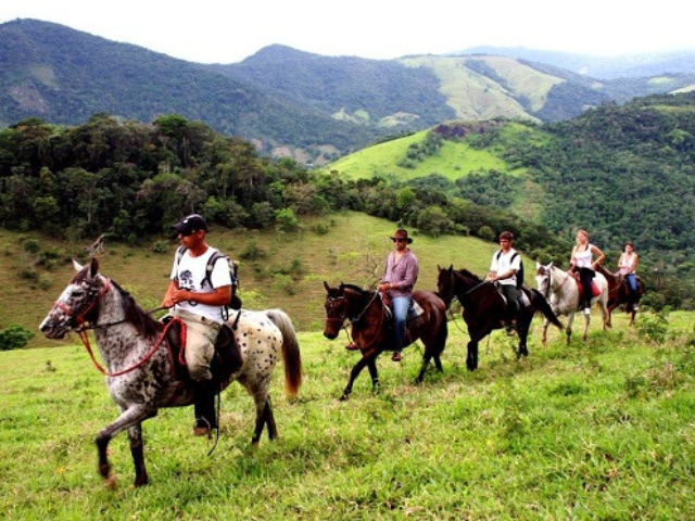 Brazilië Paraty paardrijden regenwoud