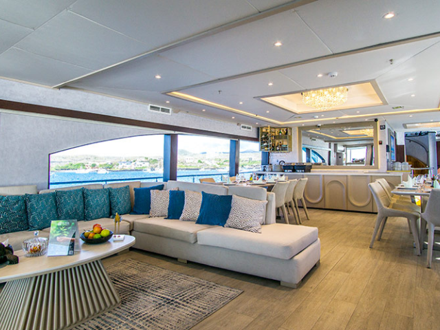 Galapagos cruise Grand Majestic social area