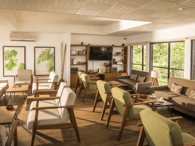 Peru Amazone Cruise La Perla Lounge