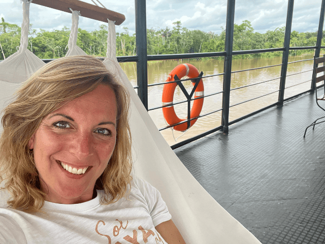 Peru Amazone Cruise La Perla Relaxen in de hangmat