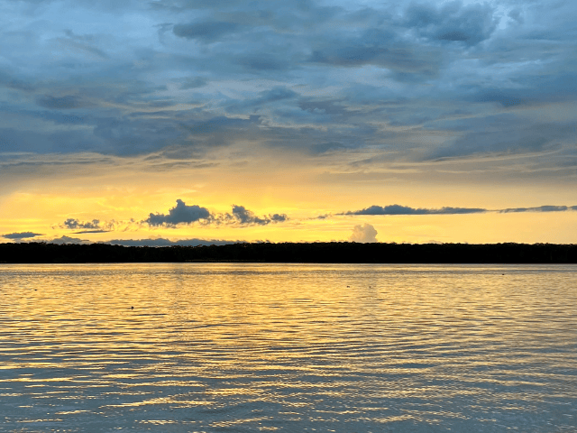 Peru Amazone Cruise La Perla zonsondergang