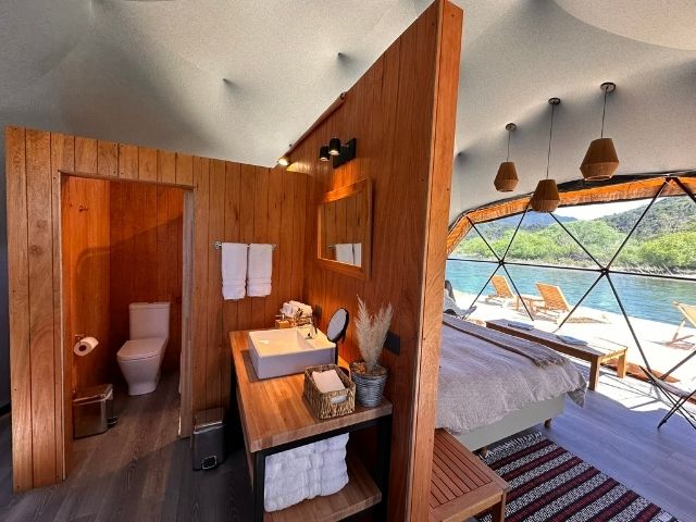 Glamping in Chili Rio Manso Camp Badkamer
