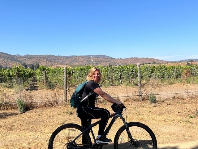 Wijngebieden Chili Vina Matetic Nicole Mountainbiken in de wijnvelden