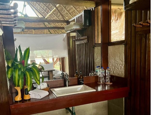 Inkaterra Reserva Amazonica Superior Cabana badkamer