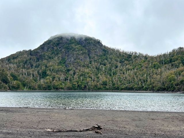merengebied Chili zwart strand met meer