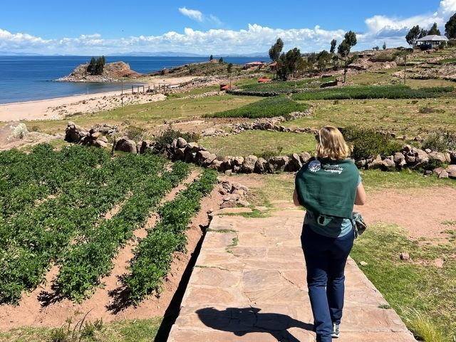 Lake Titicaca Peru Nicole wandelen op Taquile