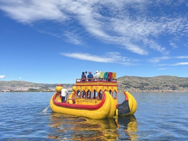 Lake Titicaca Peru varen met de traditionele boot