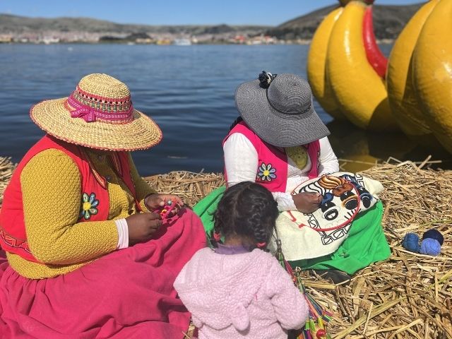 Lake Titicaca Peru vrouwen borduren