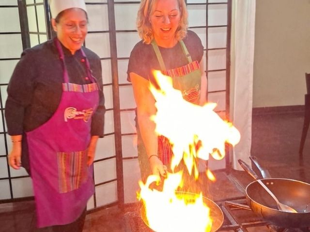Peru Lima kookworkshop Nicole vlam in de pan