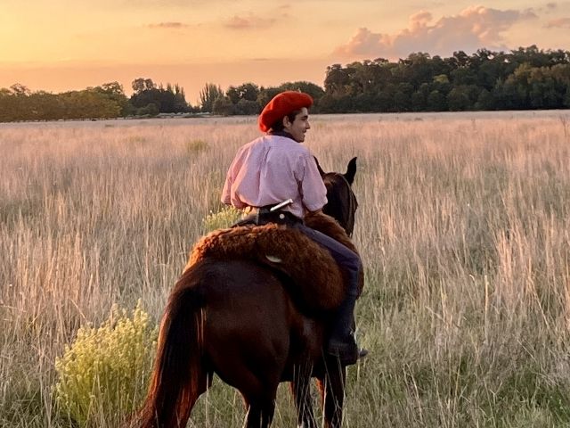 Pampa Argentinië paardrijden bij zonsondergang