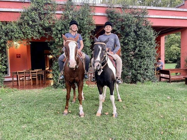 Pampa Argentinië paardrijden Nicole en Edson